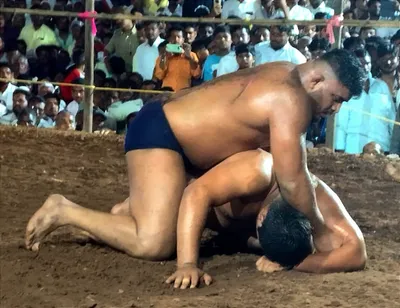 ಗಮನ ಸೆಳೆದ ಜಂಗಿ ನಿಕಾಲಿ ಕುಸ್ತಿ  ಹರಿದು ಬಂದ ಜನಸಾಗರ