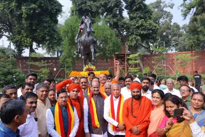 ಸಂಸತ್ ಸಂಕೀರ್ಣದಲ್ಲಿ ವೀರ ವನಿತೆಗೆ ನಮನ