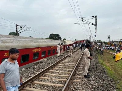 ಹಳಿ ತಪ್ಪಿದ ರೈಲು  ಇಬ್ಬರು ಮೃತ್ಯು  ಹಲವರಿಗೆ ಗಾಯ