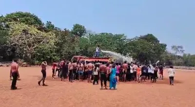 ನೀರು ಪೋಲು ಮಾಡಿ ಹೋಳಿ ಆಚರಣೆ  