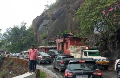 ಚಾರ್ಮಾಡಿ ಘಾಟಿ ರಸ್ತೆಯಲ್ಲಿ ಟ್ರಾಫಿಕ್ ಜಾಮ್