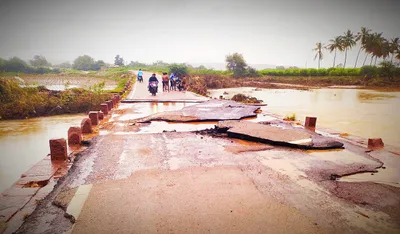 ಕಿತ್ತು ಹೋದ ರಸ್ತೆಯಲ್ಲಿ ಮುಂದುವರೆದ ಸಂಚಾರ 