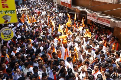 ದಬ್ಬಾಳಿಕೆಯನ್ನು ನೋಡಿಕೊಂಡು ಕೂರುವಷ್ಟು ಹೇಡಿಗಳು ಕನ್ನಡಿಗರಲ್ಲ