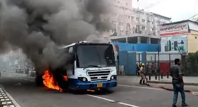 ಬೆಳ್ಳಂಬೆಳಗ್ಗೆ ನಡುರಸ್ತೆಯಲ್ಲೇ ಹೊತ್ತಿ ಉರಿದ bmtc ಬಸ್‌