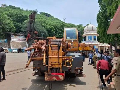 ಜಲಾಶಯ ಮೇಲೆ ಬಂದವು ಬೃಹತ್ ಕ್ರೇನ್  ಹೈಡ್ರೋ ಫಾಲ್ ಫಿಂಗರ್