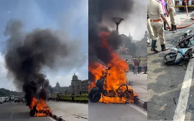 ಪೊಲೀಸರ ಮೇಲಿನ ಕೋಪಕ್ಕೆ ಬೈಕ್‌ಗೆ ಬೆಂಕಿ  ವಿಡಿಯೋ ವೈರಲ್